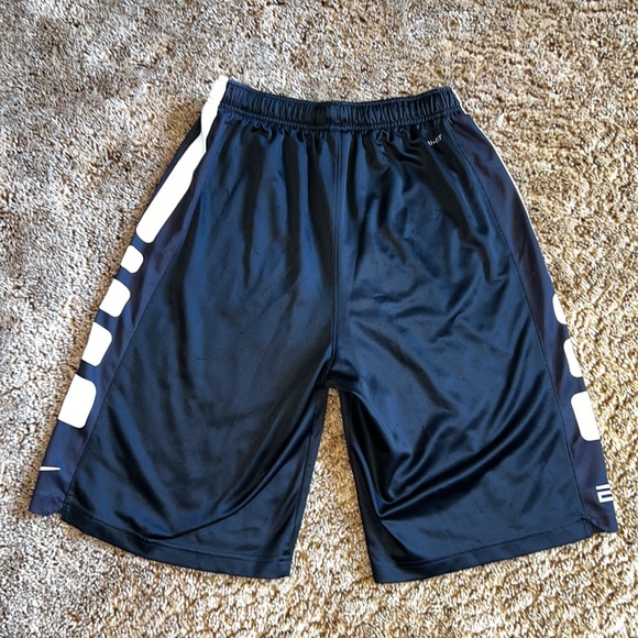 Boys’ Nike Elite Basketball Shorts - Picture 2 of 3